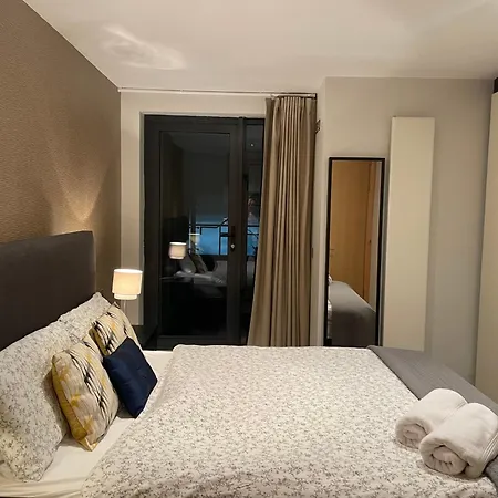 منزل للإقامة Modern Ensuite Double Bedroom