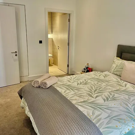 Modern Ensuite Double Bedroom * Dublin