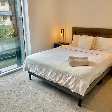 Homestay Modern Ensuite Double Bedroom