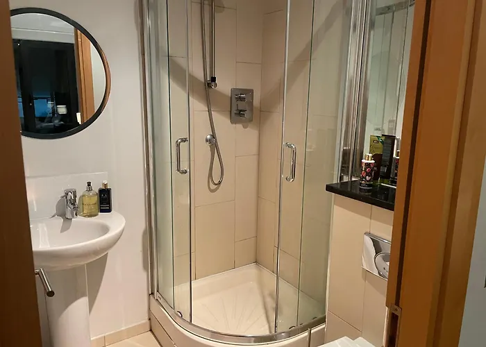 Privat bolig Modern Ensuite Double Bedroom *