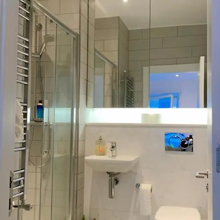 Modern Ensuite Double Bedroom 더블린