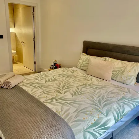 ホームステイ Modern Ensuite Double Bedroom ダブリン