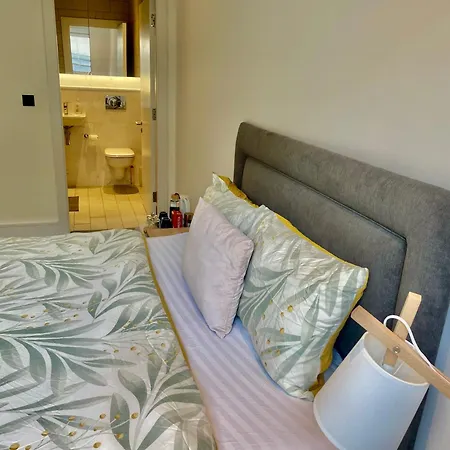 Modern Ensuite Double Bedroom