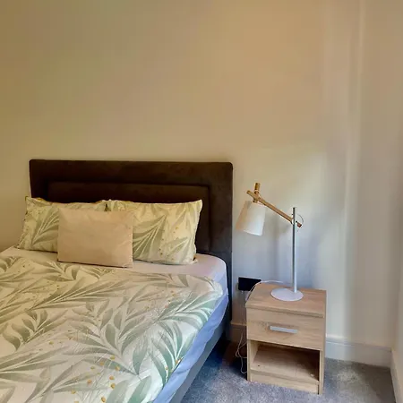 Modern Ensuite Double Bedroom ホームステイ
