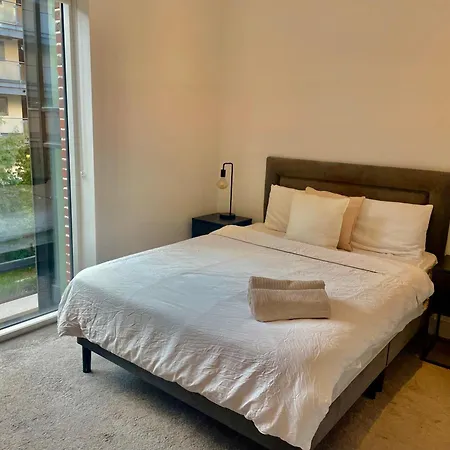 홈스테이 Modern Ensuite Double Bedroom *