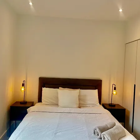 홈스테이 Modern Ensuite Double Bedroom