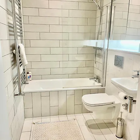 홈스테이 Modern Ensuite Double Bedroom 더블린