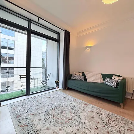 Modern Spacious 1 Bed Rum i privatbostad