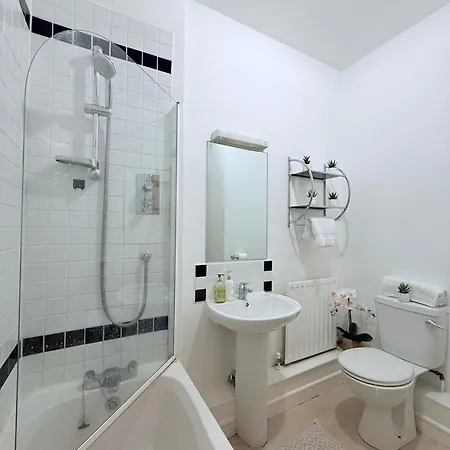 Modern Spacious 1 Bed