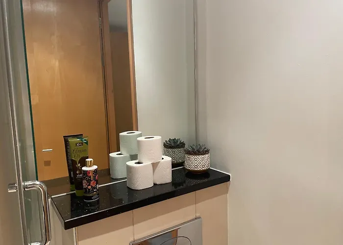 Modern Ensuite Double Bedroom Проживание в семье