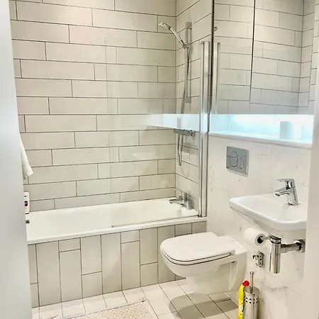 Modern Ensuite Double Bedroom Accommodatie bij particulieren
