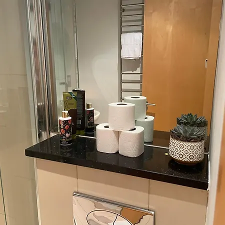 Modern Ensuite Double Bedroom Alloggio in famiglia *