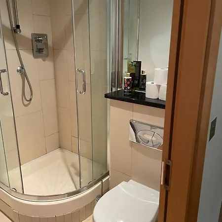 Homestay Modern Ensuite Double Bedroom